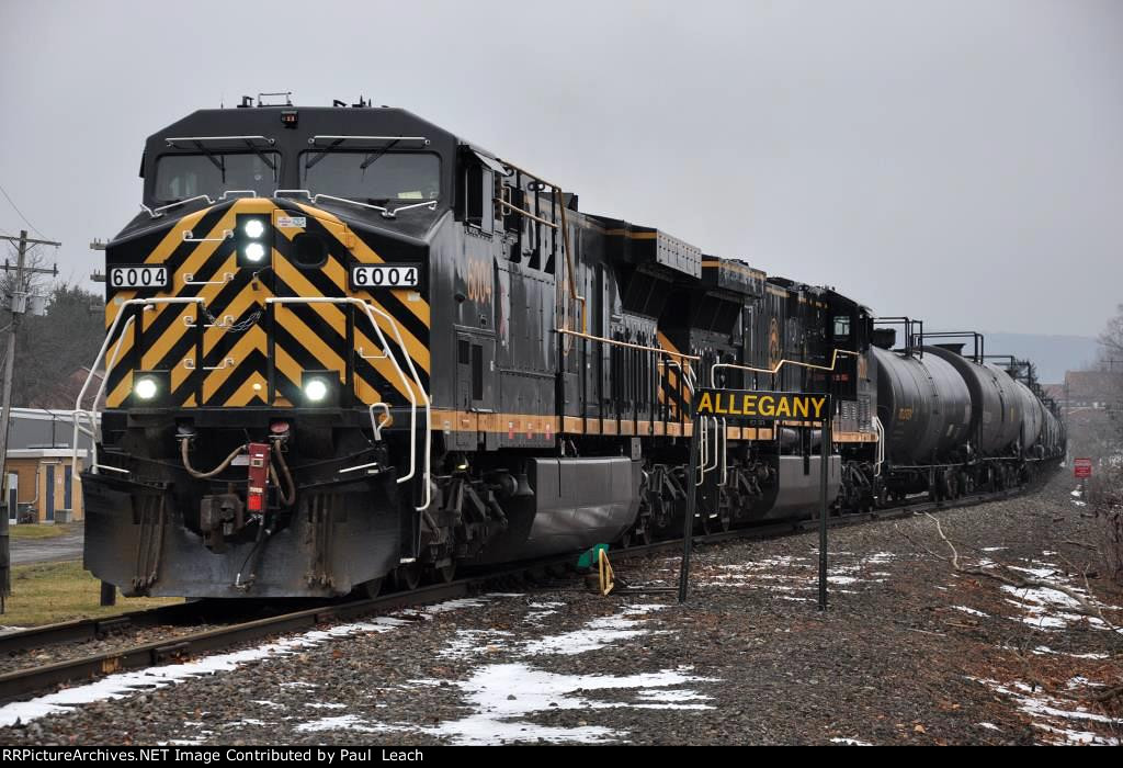 Easing onto the main with a short westbound manifest